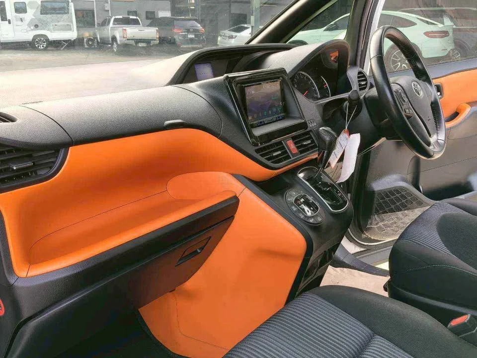 2016 Toyota Voxy III 3