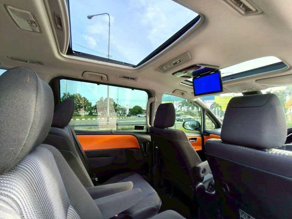 2016 Toyota Voxy III 2