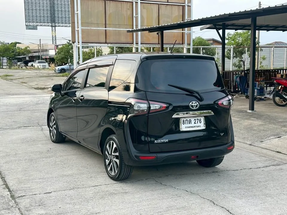 2017 Toyota Sienta II 2