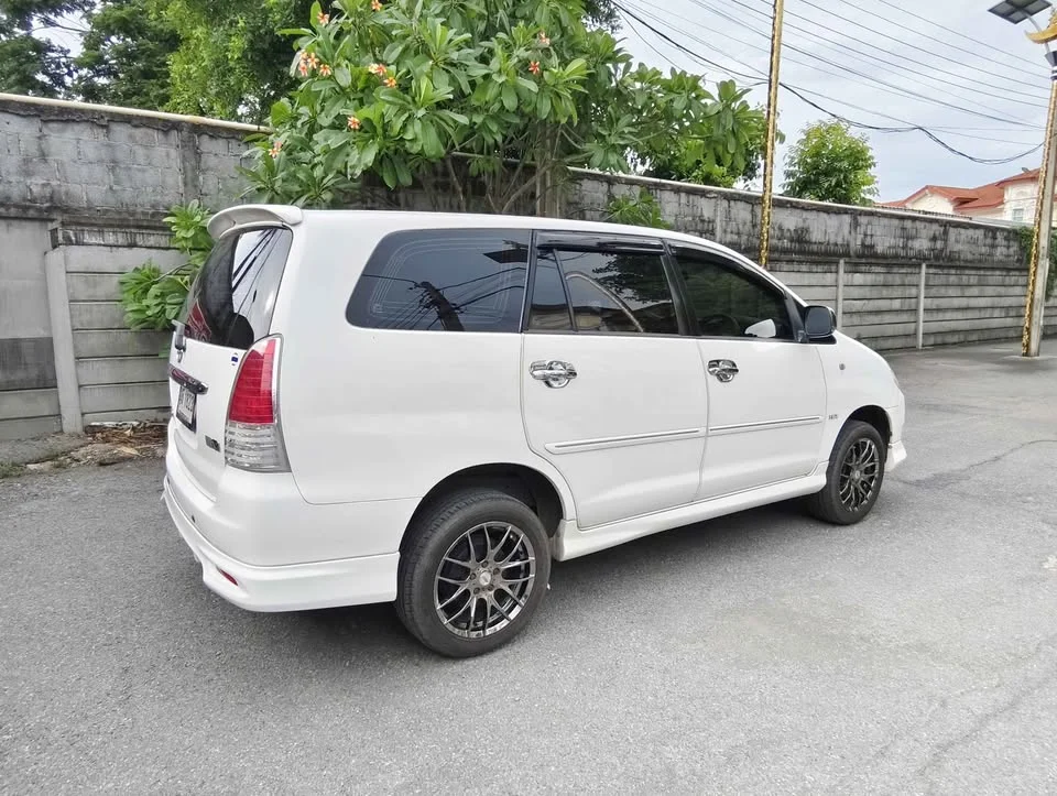 2011 Toyota Innova I 3