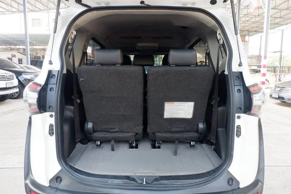 2019 Toyota Sienta II 3
