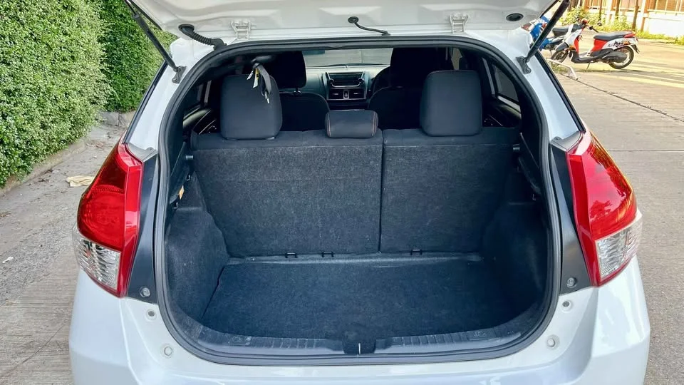 2015 Toyota Yaris III 2