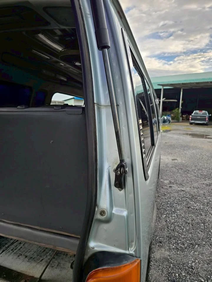 2004 Toyota Commuter IV (H100) 2