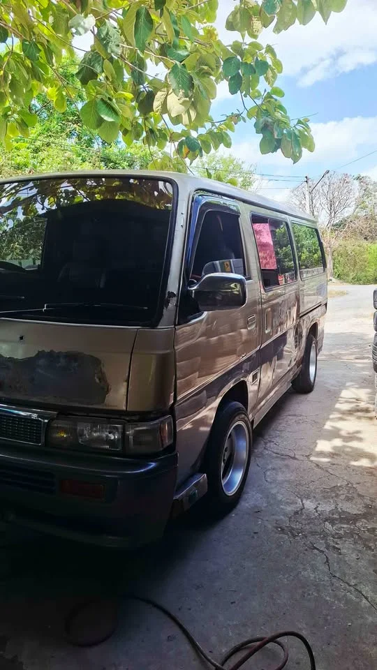 2000 Nissan Urvan IV (E24) 3