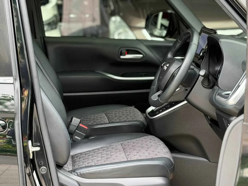 2021 Toyota Voxy IV 2
