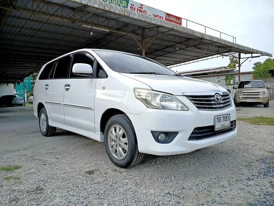 2013 Toyota Innova I 3