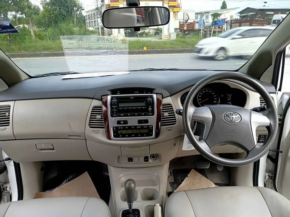 2013 Toyota Innova I 2