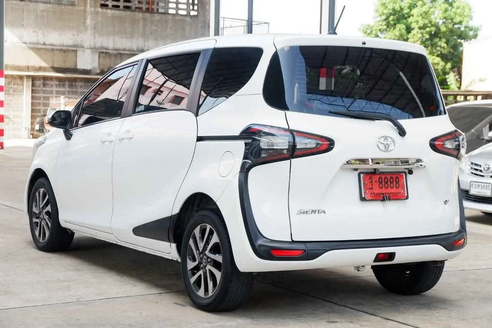2019 Toyota Sienta II 3