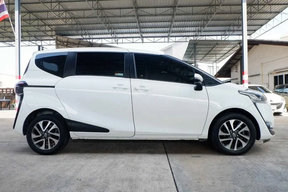2019 Toyota Sienta II 2