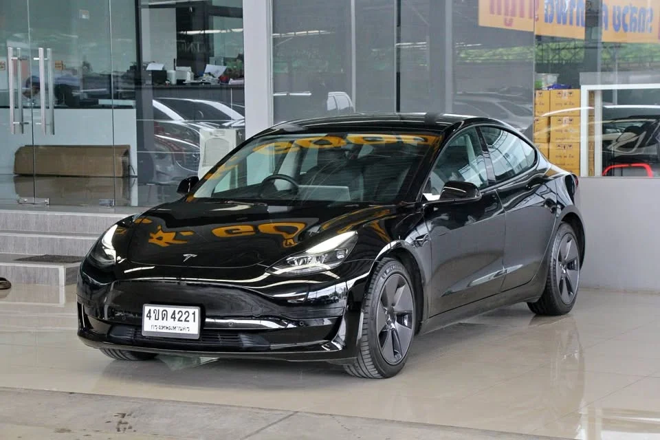 2023 Tesla Model 3 3