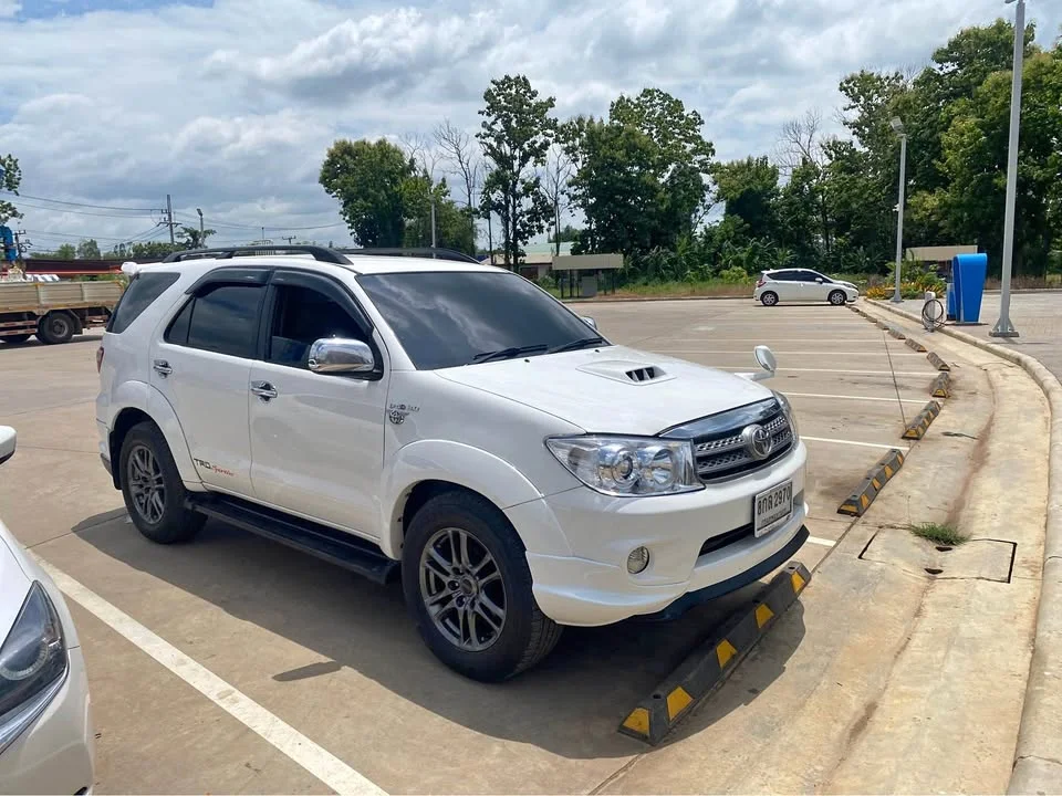 2011 Toyota Fortuner I 2