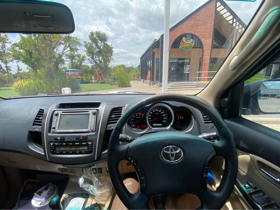 2011 Toyota Fortuner I 3