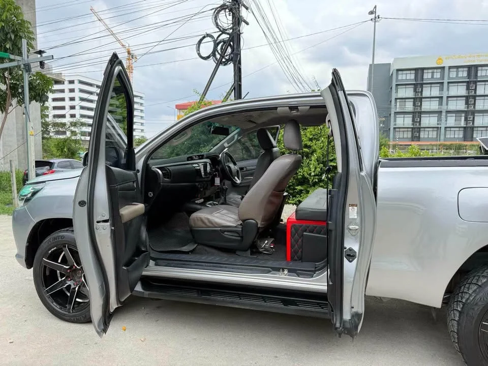2016 Toyota Hilux VIII 2