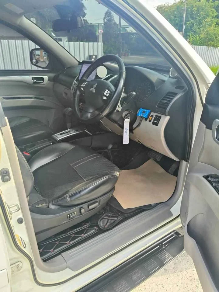 2013 Mitsubishi Pajero Sport II 2