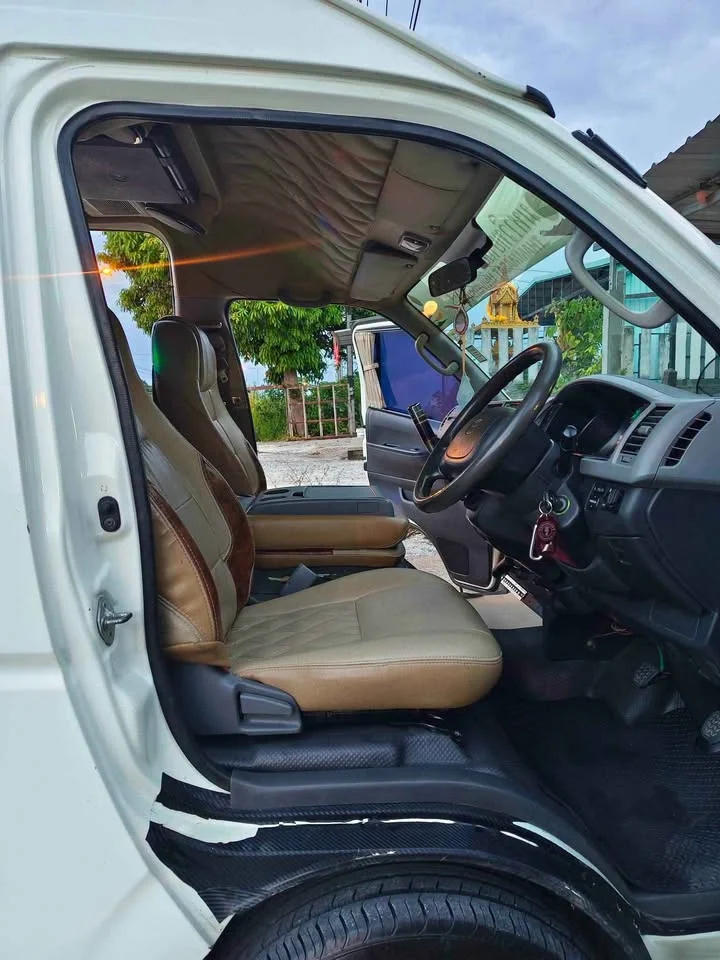 2009 Toyota Commuter V (H200) 2