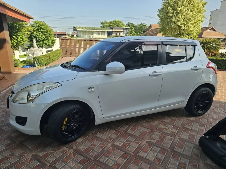 2013 Suzuki Swift II 3