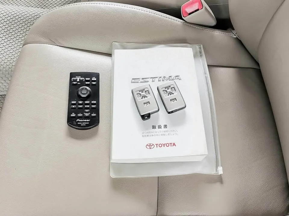 2013 Toyota Estima III 2