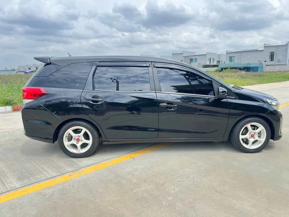 2015 Honda Mobilio II 3