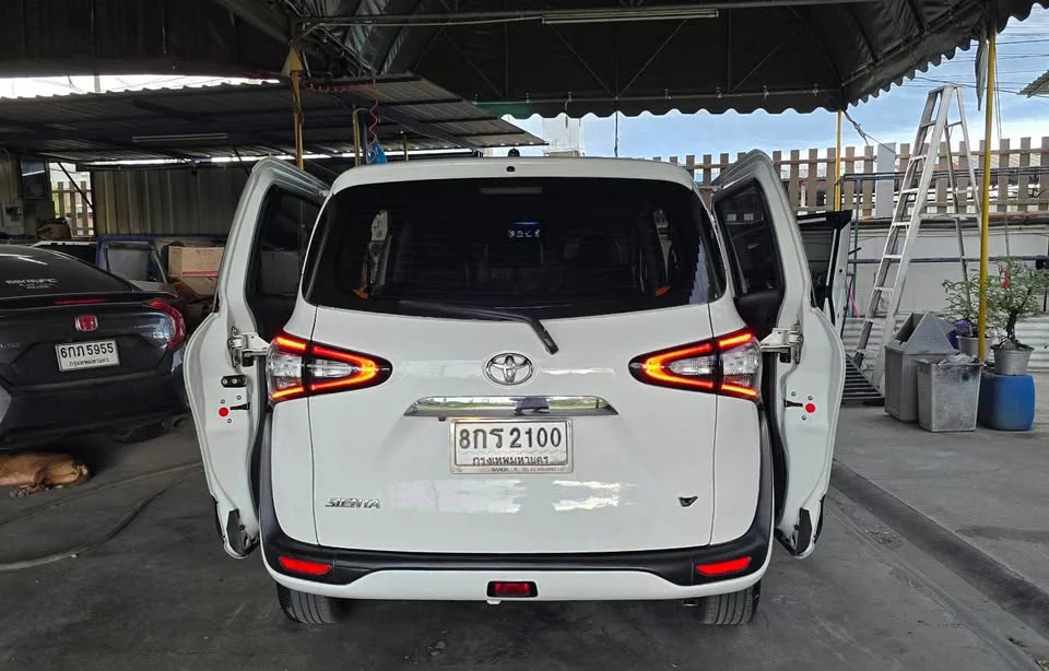 2019 Toyota Sienta II 2