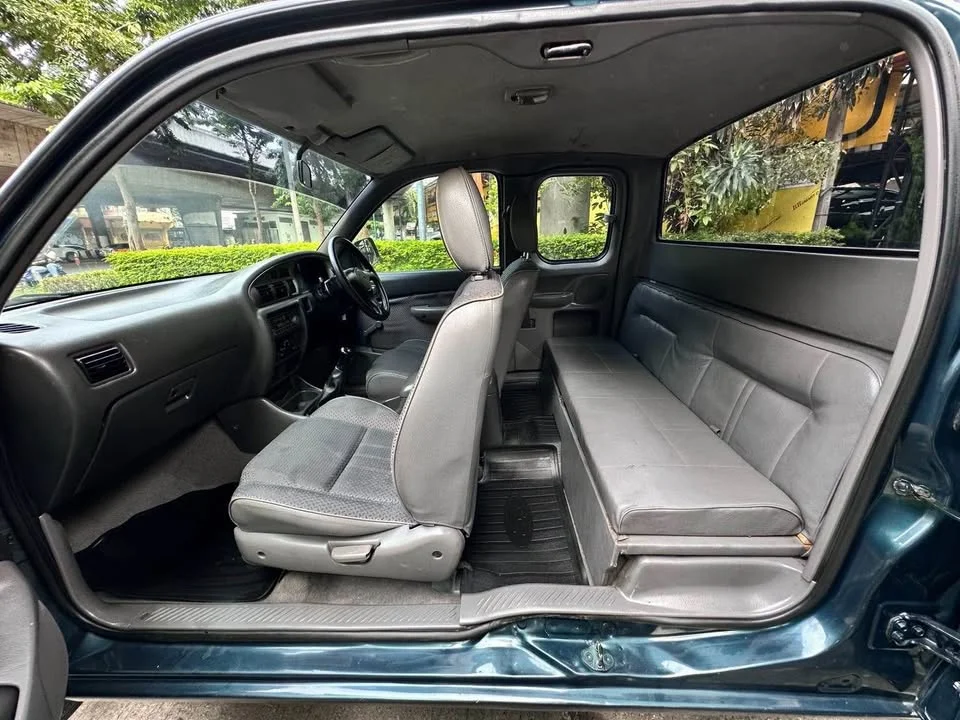 2004 Mazda 2500 Fighter V 2