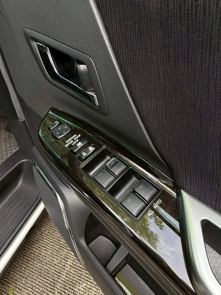 2011 Toyota Alphard, Vellfire II (AH20) 3