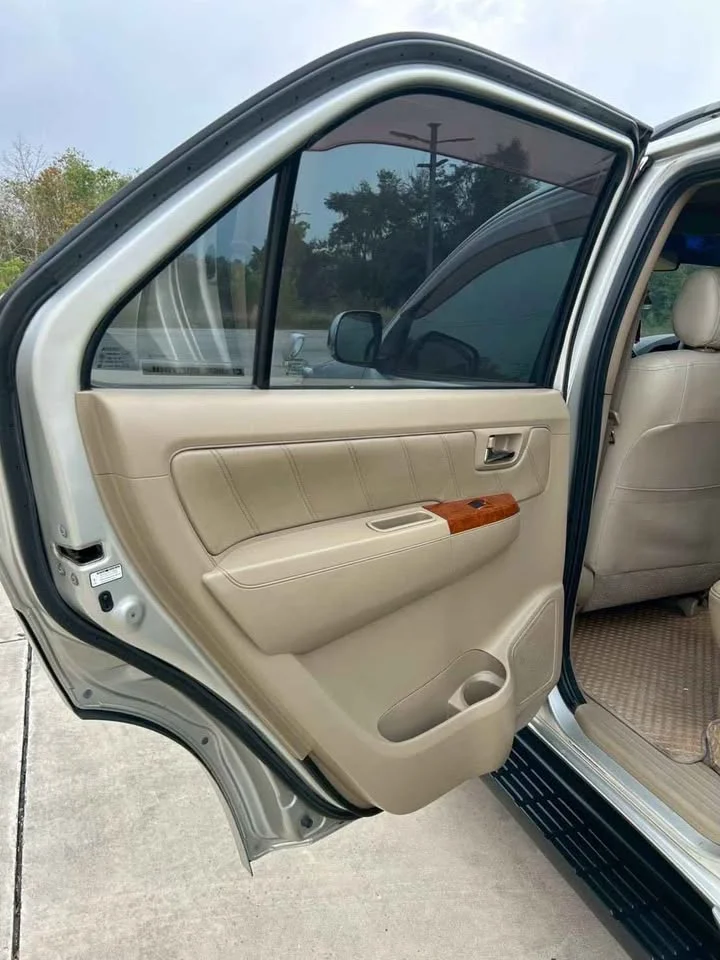 2010 Toyota Fortuner I 3