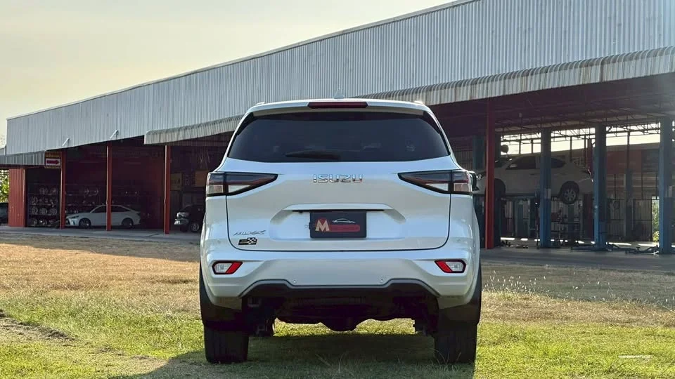 2022 Isuzu MU-X II 2