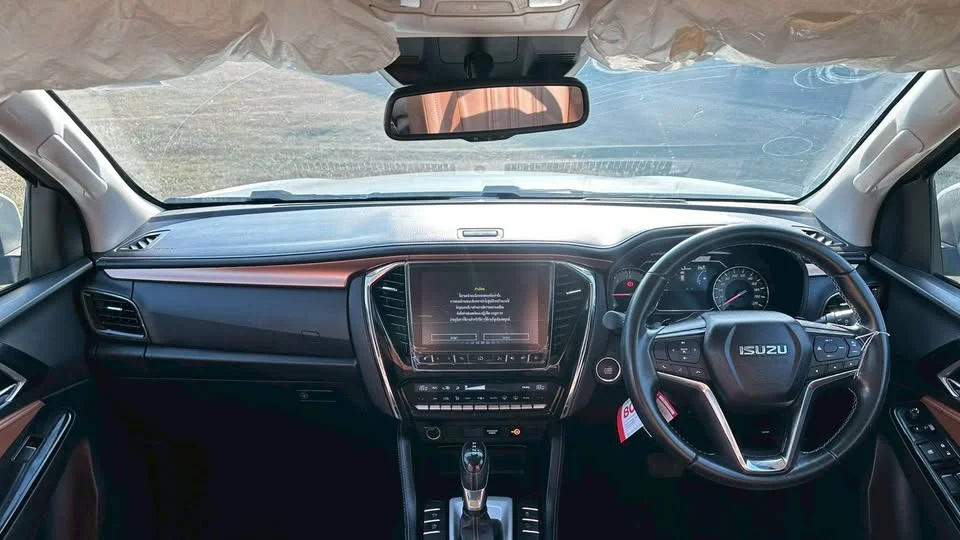 2022 Isuzu MU-X II 3