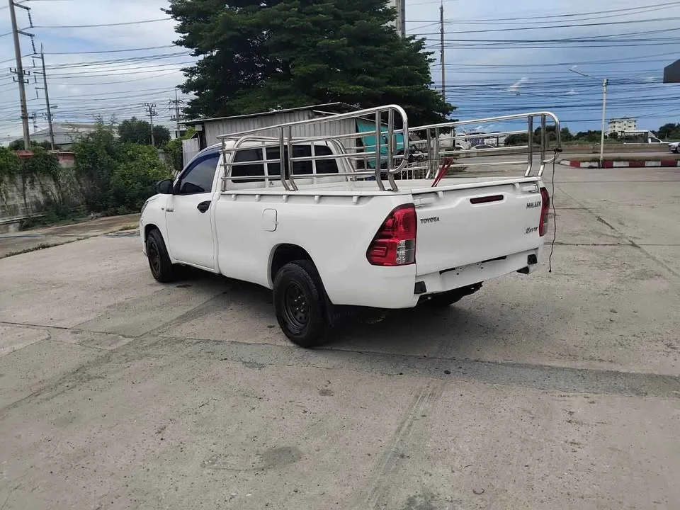2017 Toyota Hilux VIII 2