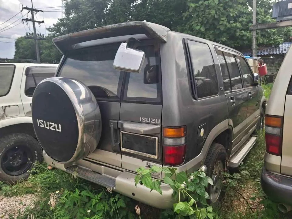 Isuzu Trooper II 2