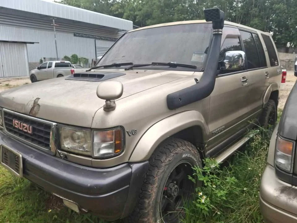 Isuzu Trooper II 3