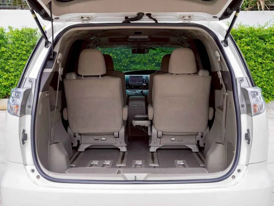 2010 Toyota Estima III 2