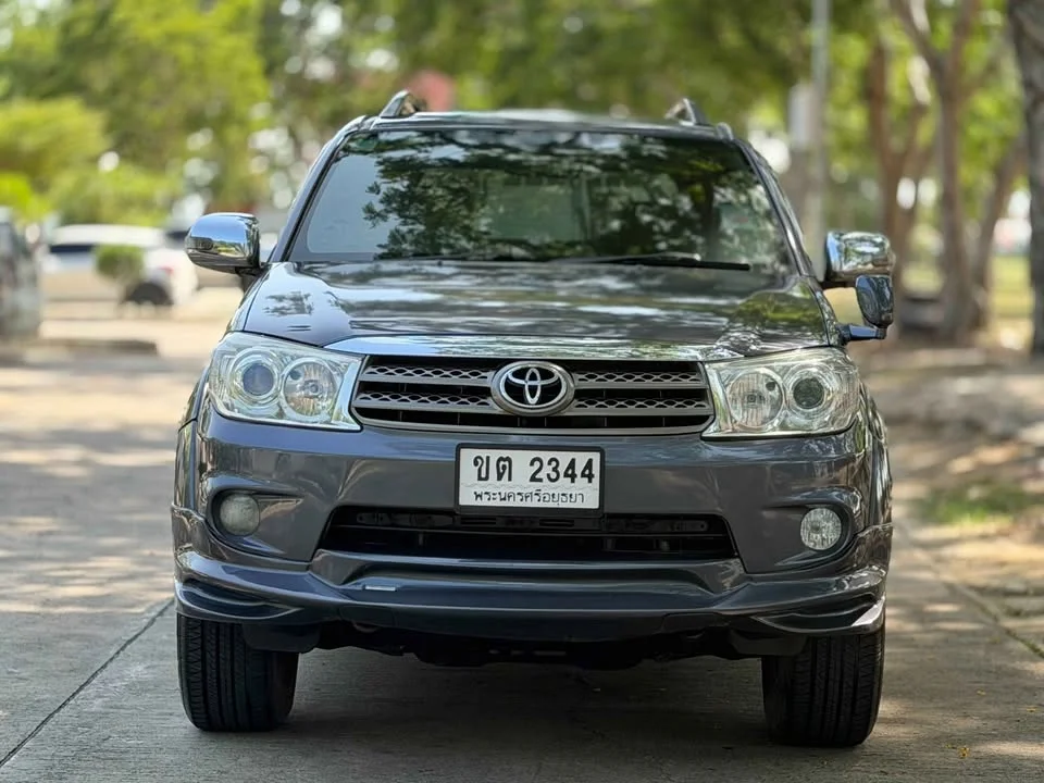 2010 Toyota Fortuner I 3