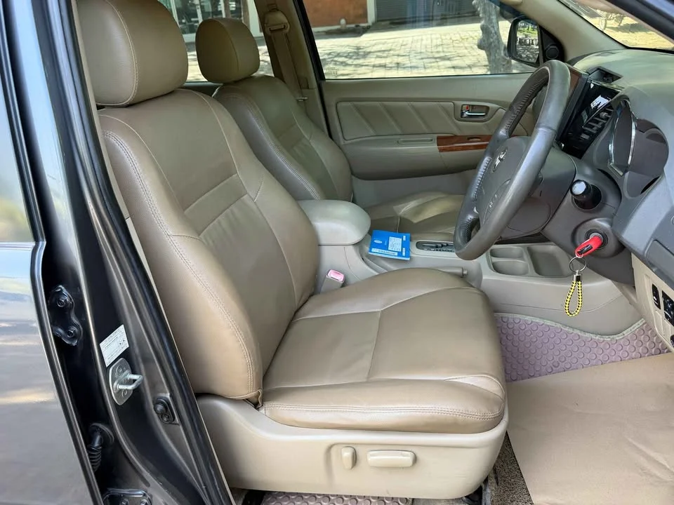 2010 Toyota Fortuner I 2