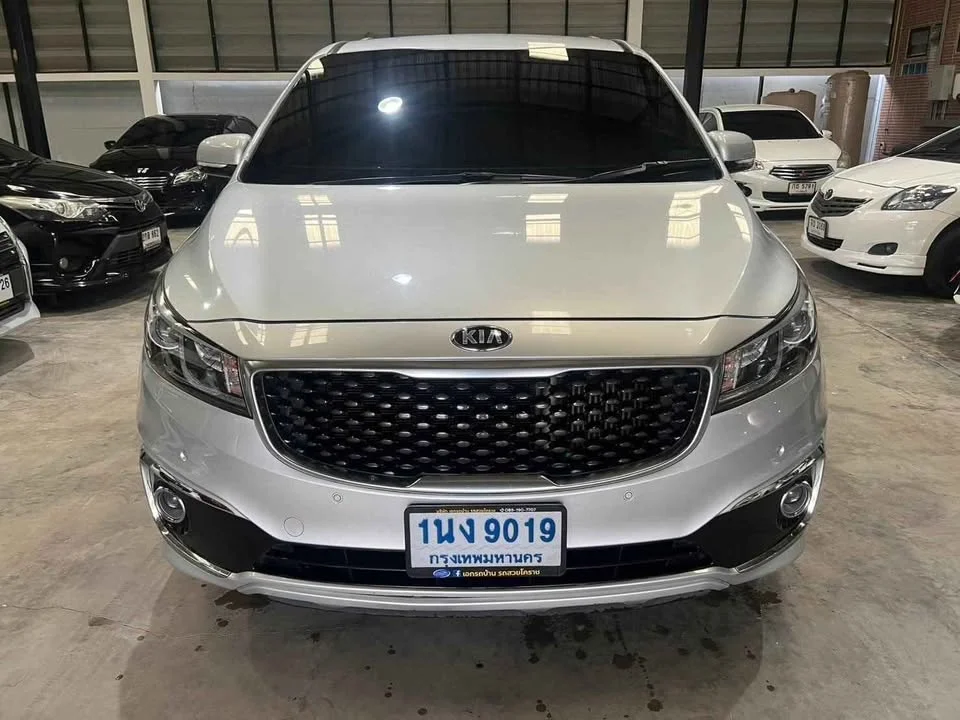2016 Kia Carnival III 3