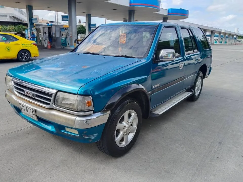 1993 Isuzu Vega I 3