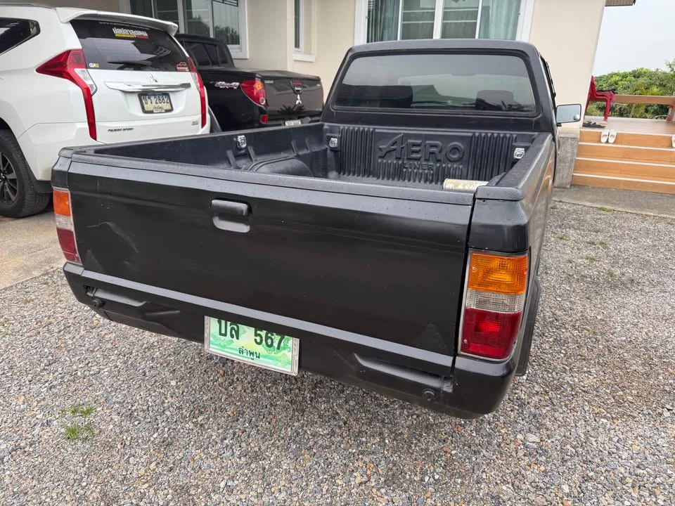 1994 Mitsubishi Triton II 2