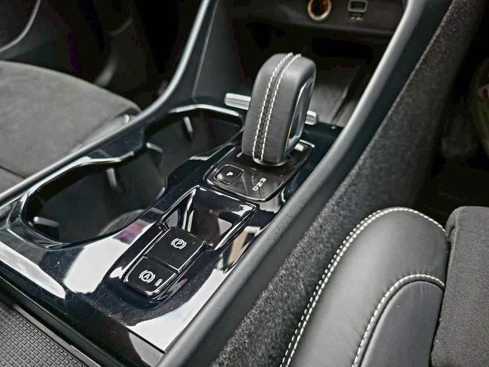 2022 Volvo XC40 2