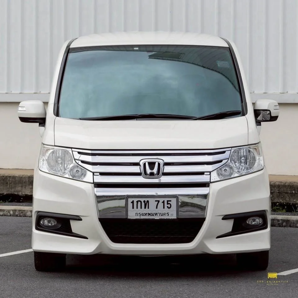 2013 Honda Stepwgn IV 2