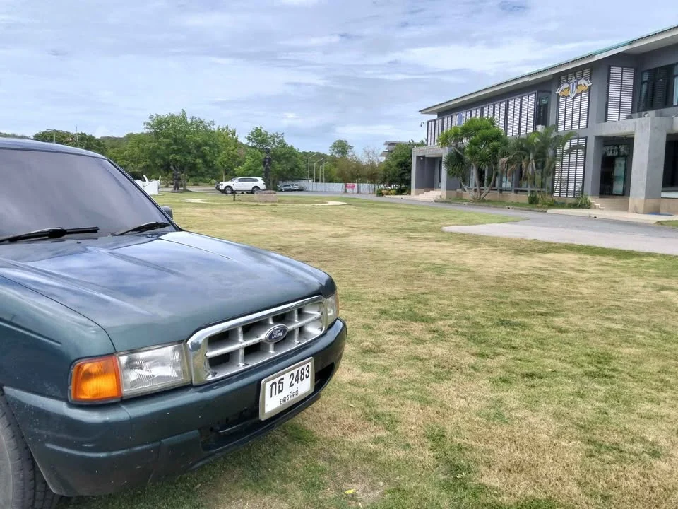 2000 Mazda 2500 Fighter V 2