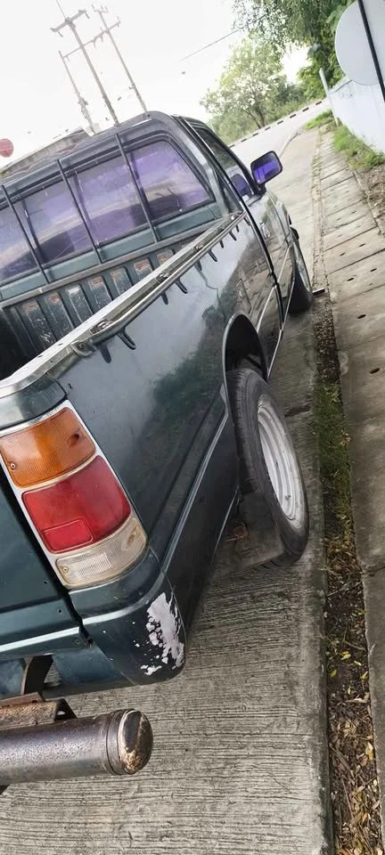 1993 Isuzu TFR III 2