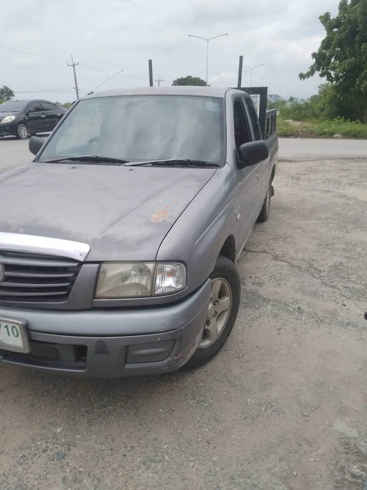 2000 Mazda 2500 Fighter V 2