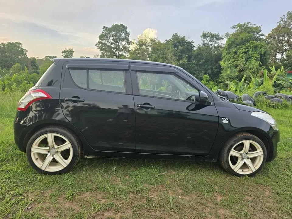 2013 Suzuki Swift II 2