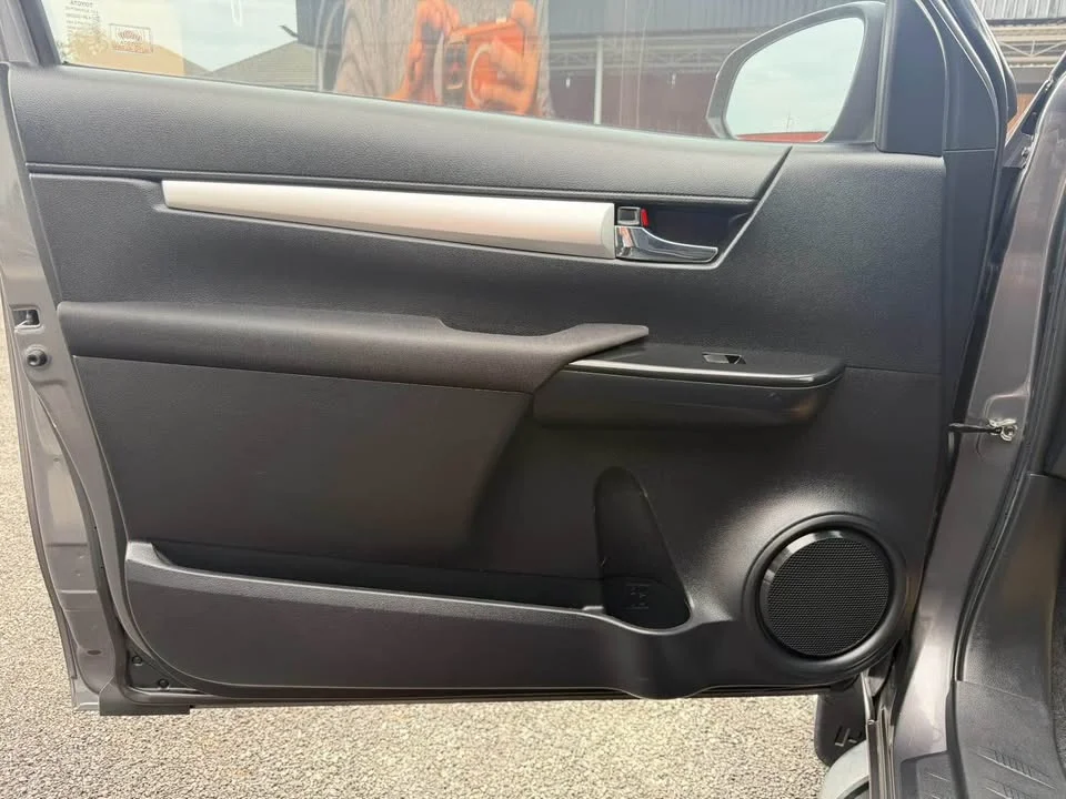 2018 Toyota Hilux VIII 2