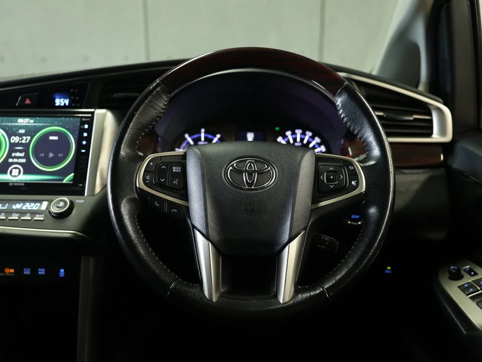 2022 Toyota Innova II 2