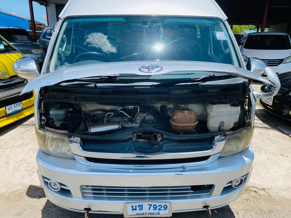 2010 Toyota Commuter V (H200) 3