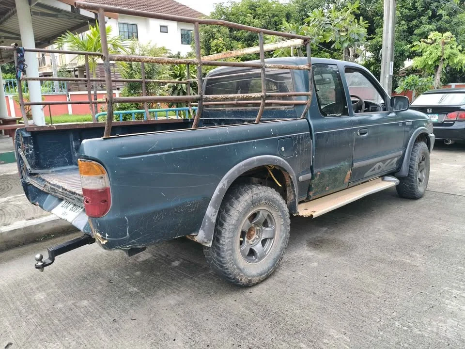 2000 Mazda 2500 Fighter V 3