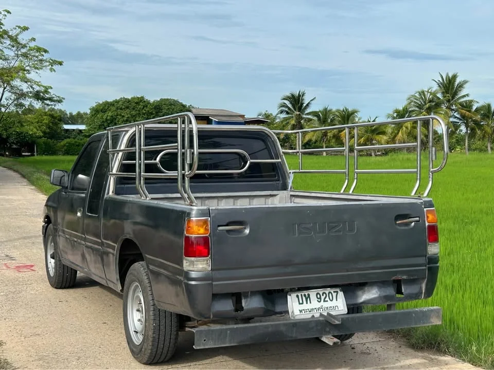 1992 Isuzu TFR III 2