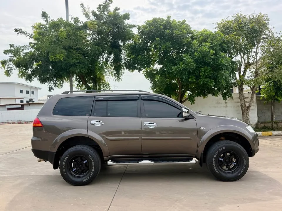 2011 Mitsubishi Pajero Sport II 2