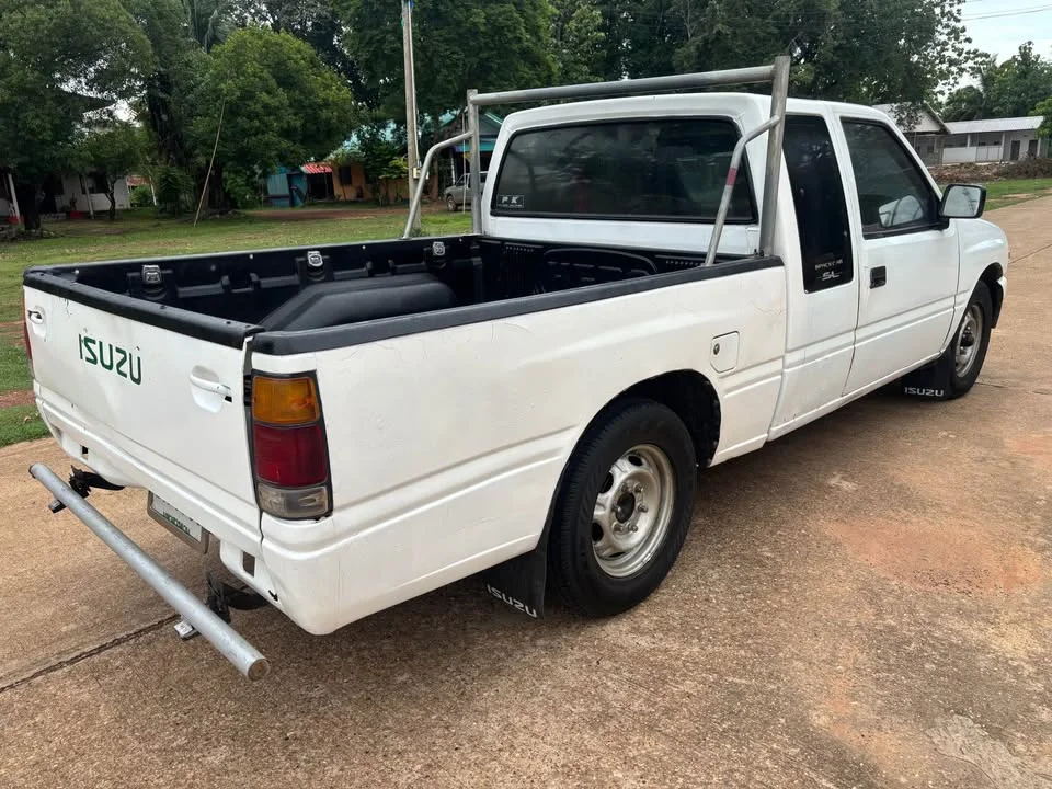 1990 Isuzu TFR III 2